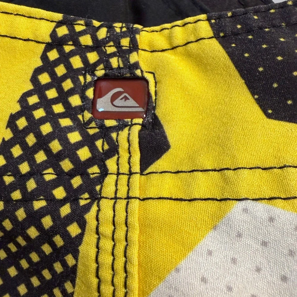 Quiksilver Cypher Series Board Shorts Mens 32 Yellow Black Geometric Swim Trunks